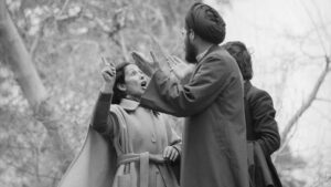 Mujer iraní protestando
